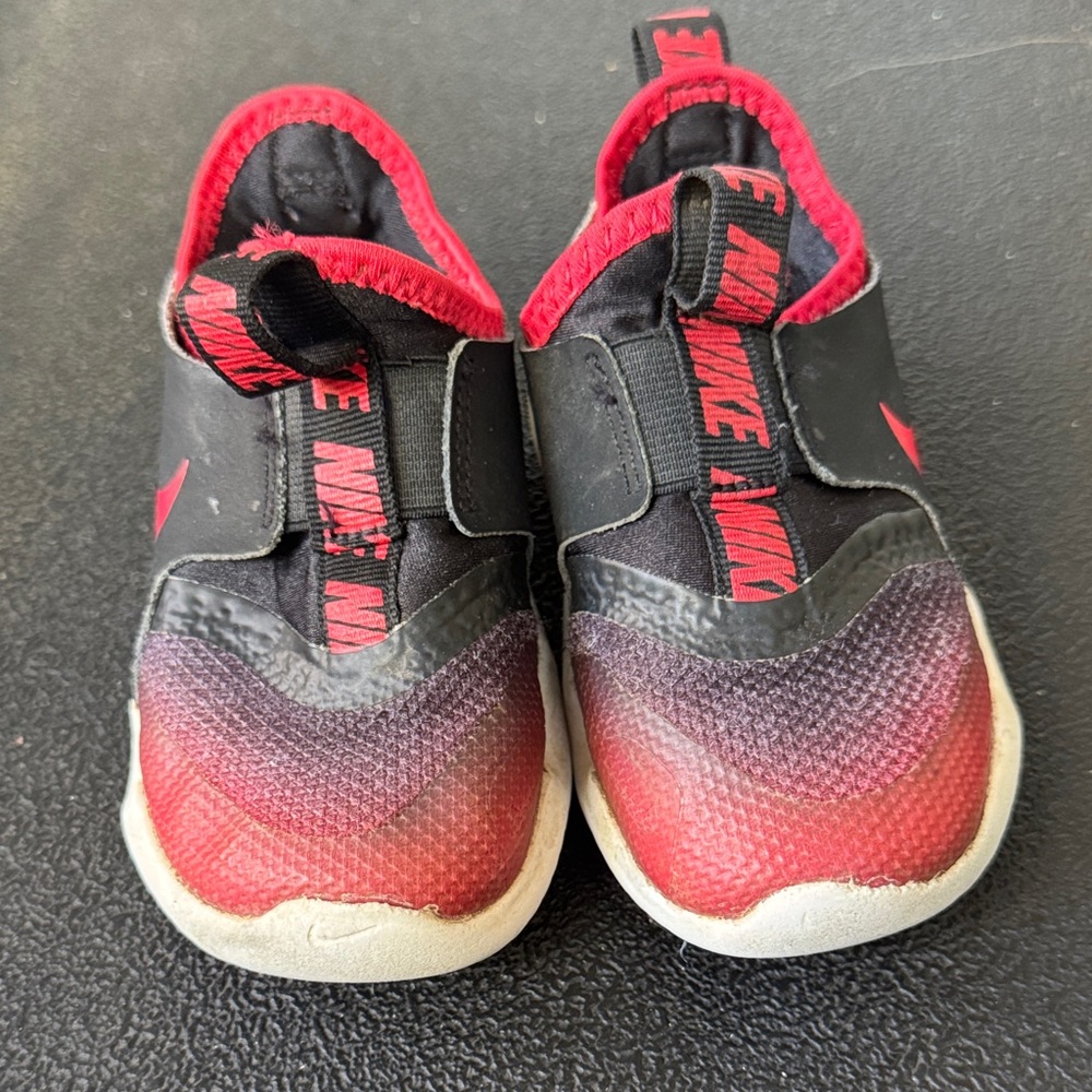 Nike Toddler Black and Red Sneakers